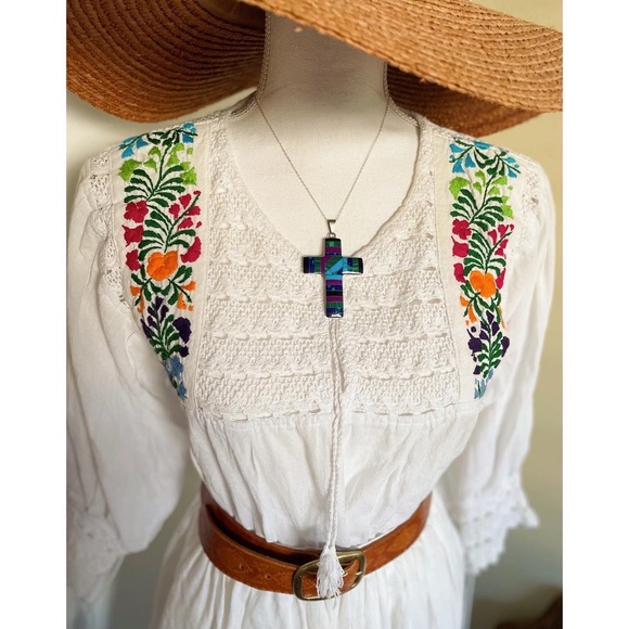 Vintage Mexican Embroidered Peasant Blouse - Picture 6 of 6